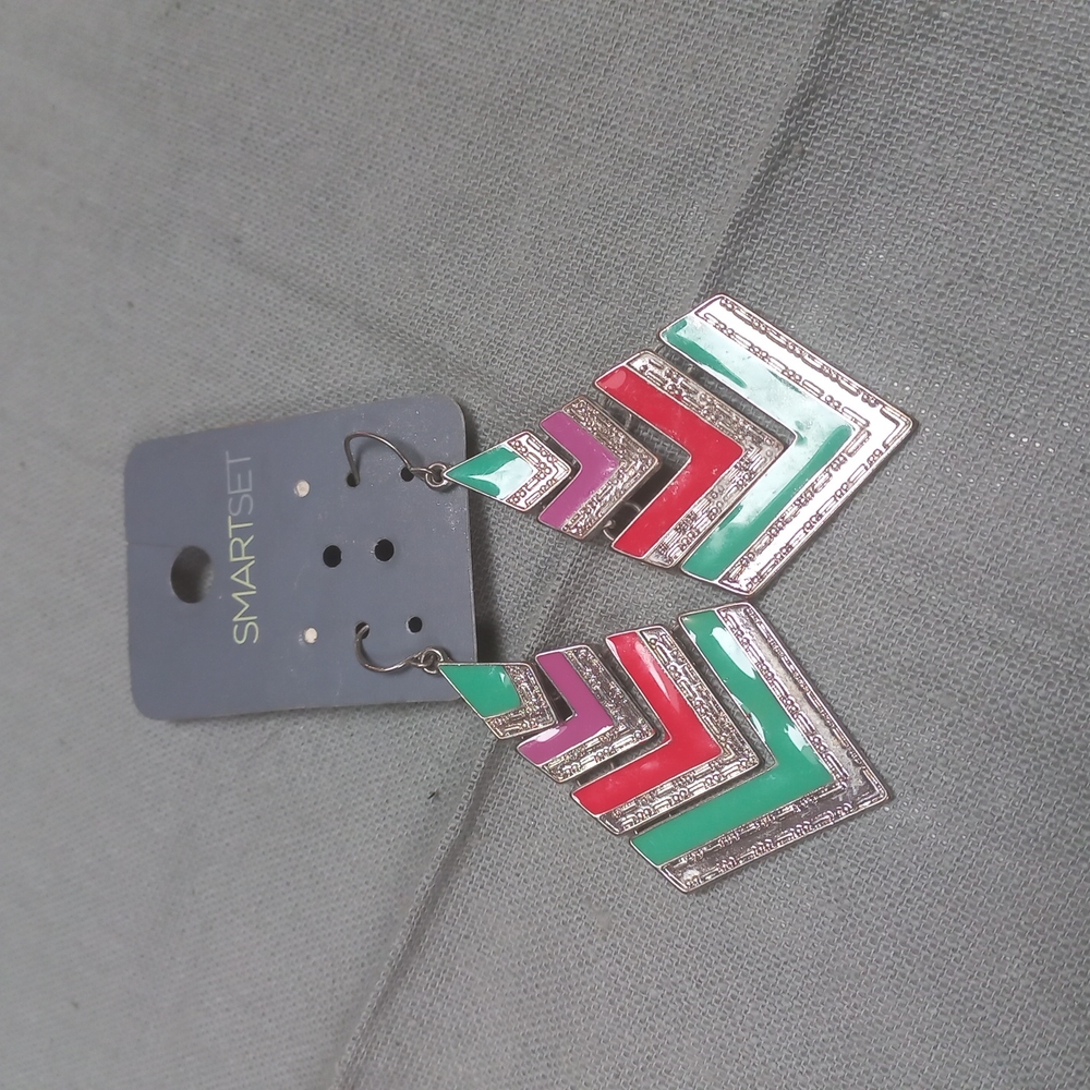 ⚡️3/$12⚡️EARRINGS  dangling silver toned with multi- colors